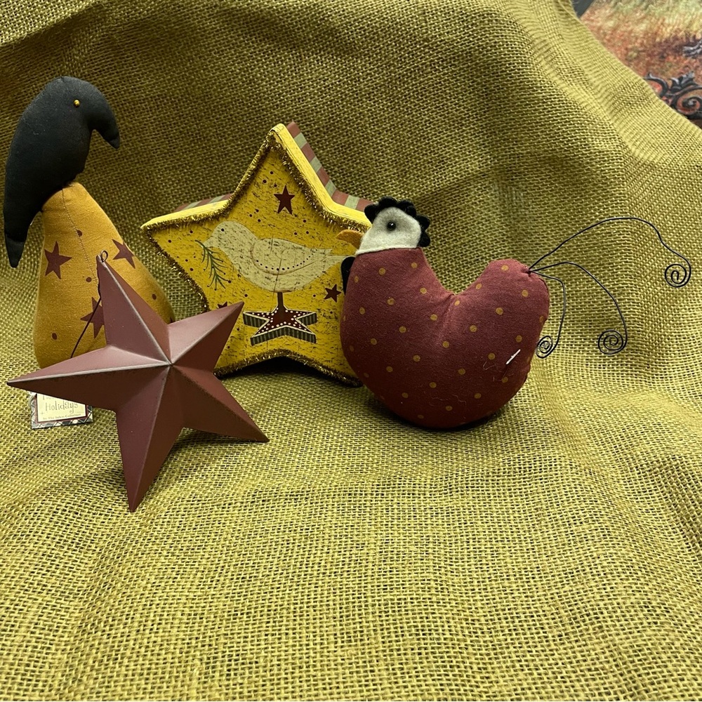 Primitive 4 piece Home Accents: includes: Homespun Crow, Hen, Star Orn, Star Box
